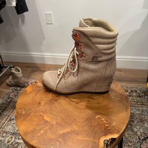 Sorel Women's Gray Lace Up Wedge Boots